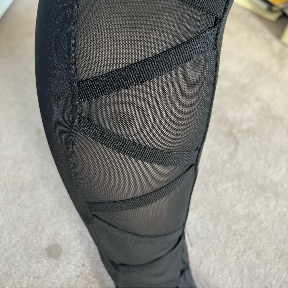 NWOT Bozzolo Women’s Yoga Pants with Mesh Detail Sizes Medium and Small